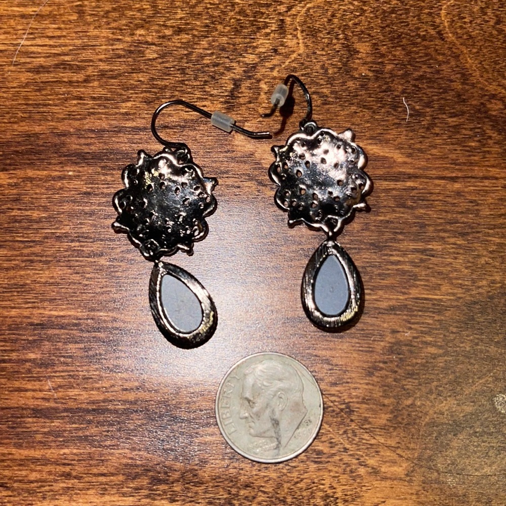 Earrings - Picture 2 of 3